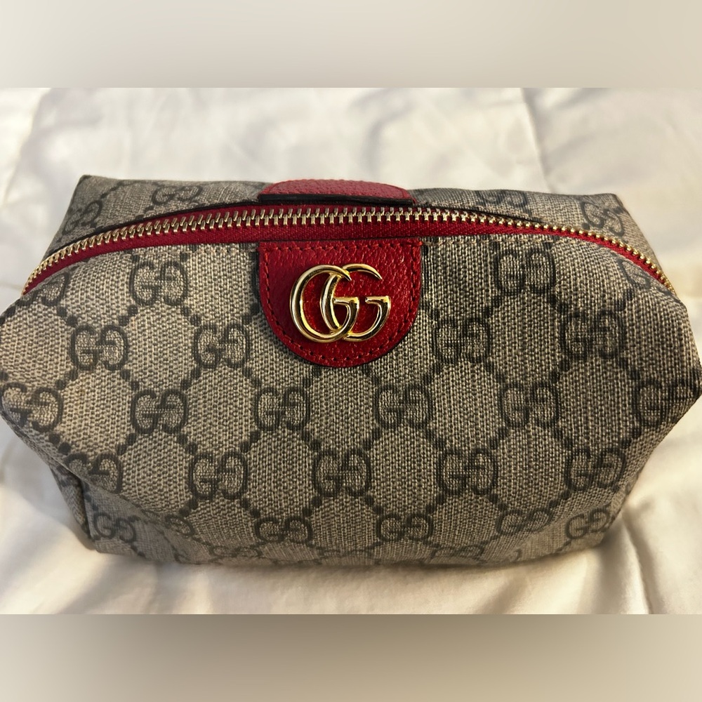 Gucci small cosmetic case, like new ! Authentic!